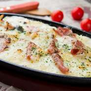 最高級のクリームを使った濃厚な味わい。とろ～りとろけるチーズと、焼けたチーズの香ばしさと共にいただきます。