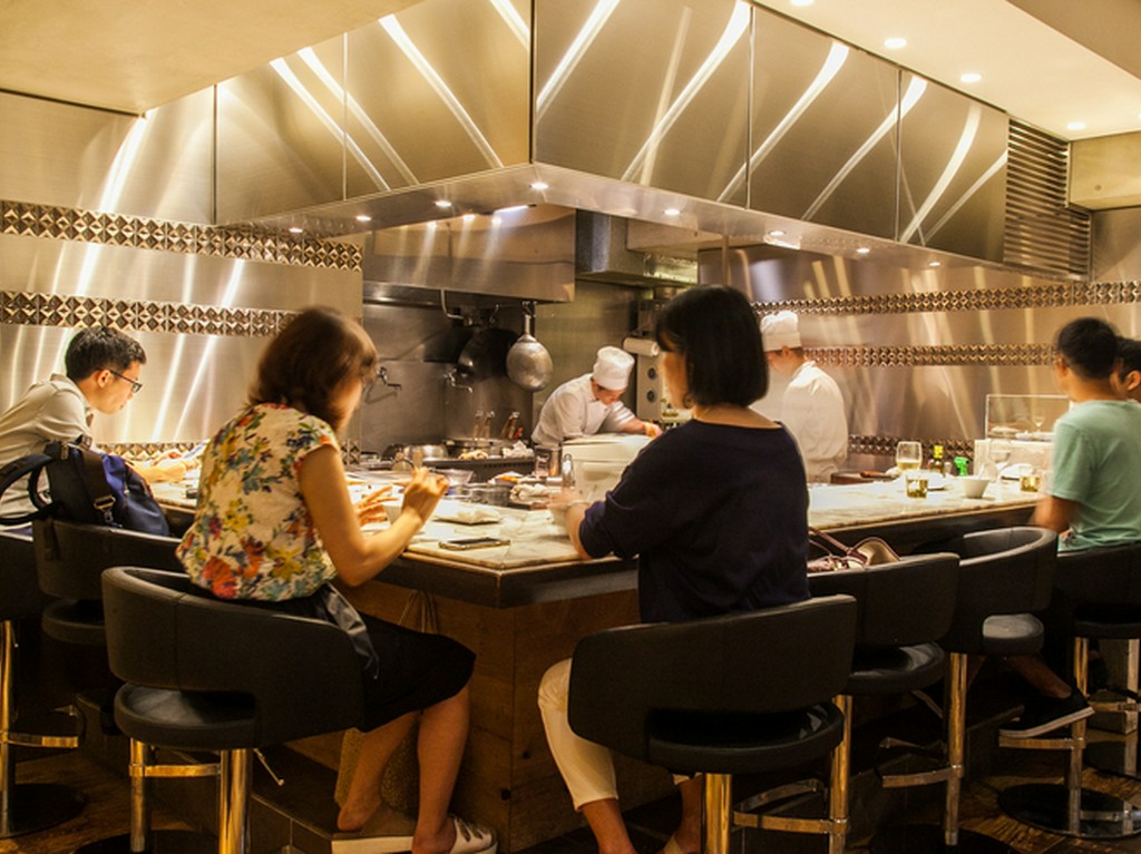カウンターを舞台にした魅せる中華