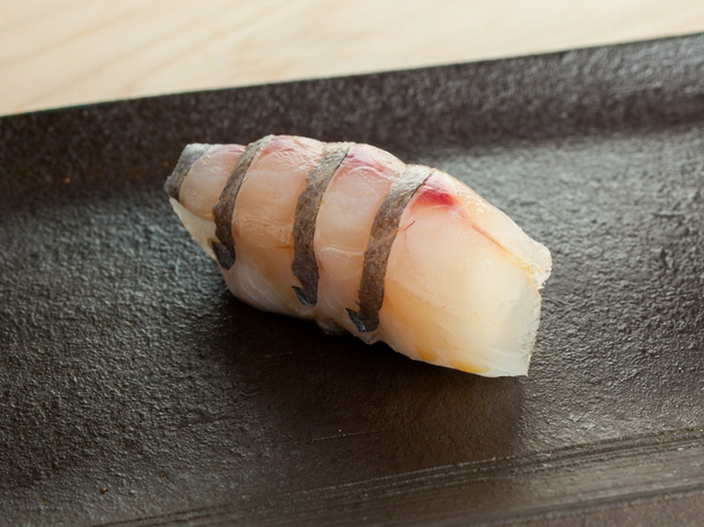 包丁の入れ方、握り方で江戸前の『エボダイ』