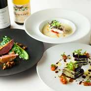 美味しい料理で楽しい時間を紡ぐべく、今も毎年シェフが欠かさないのがフランスのレストランでの研修。ひとりのスタッフとして働くことで、“フランスの今”を知り、料理を進化させていきます。