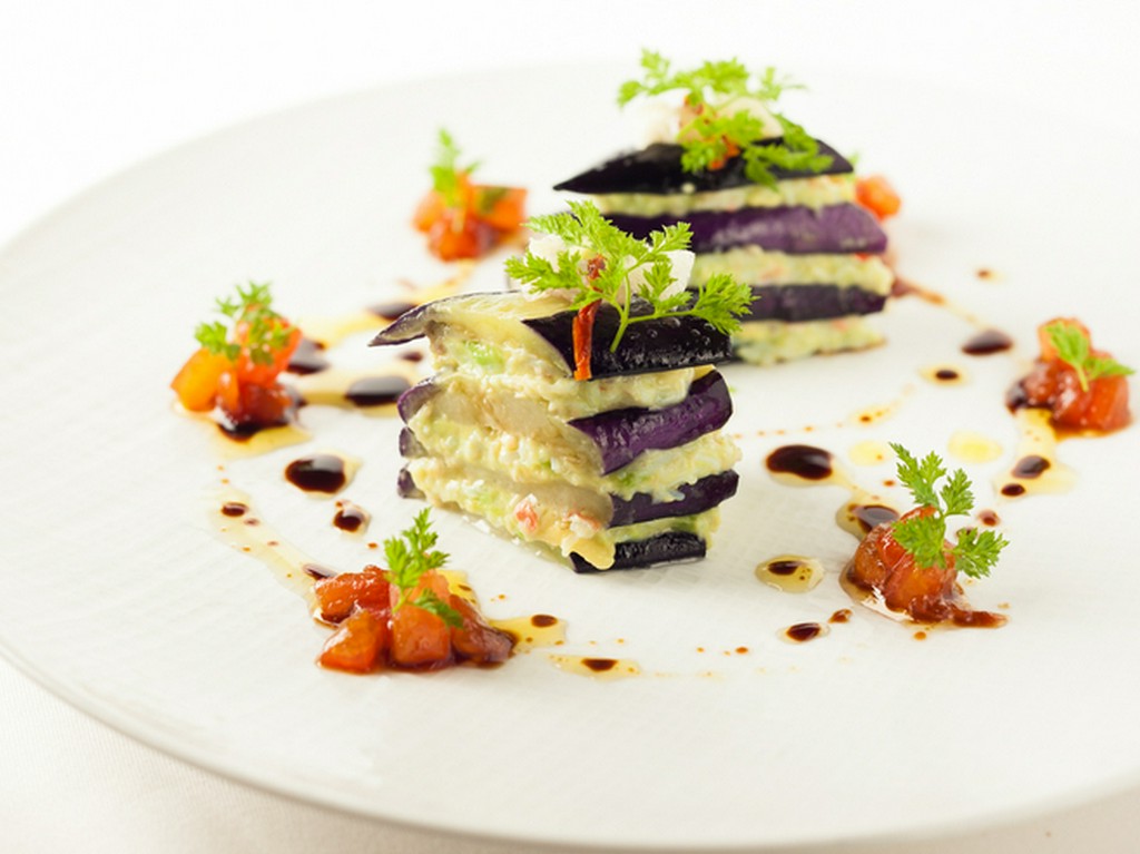 開店以来のスペシャリテ『毛ガニと茄子とアボカドのミルフィーユ仕立て』