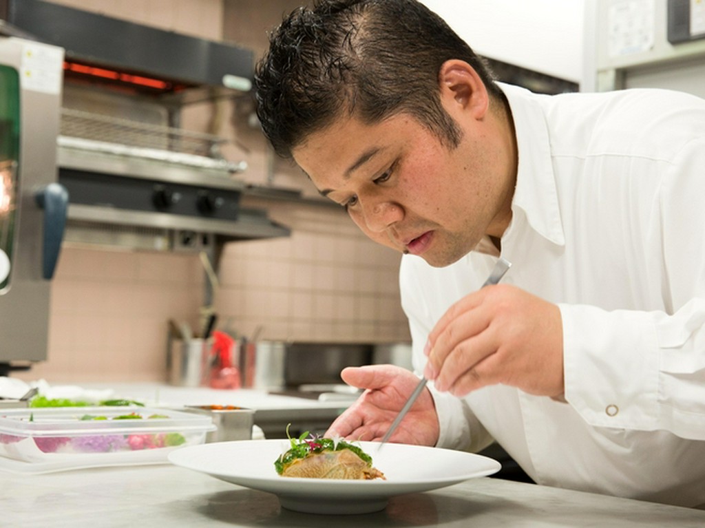 緊張と緩和。フレンチレストランとしてのギャップを演出する