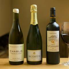 「焼鳥」に合うを基準に、軽めの赤や酸味のある白などをセレクト