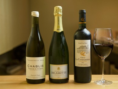 「焼鳥」に合うを基準に、軽めの赤や酸味のある白などをセレクト