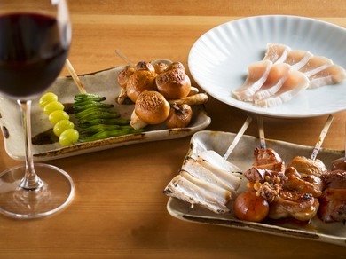 創業時よりこだわり続けるのは、平飼いの伊達鶏