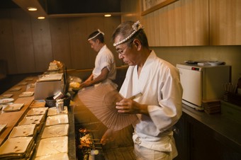 まずはカウンターで焼きたてを頬張って欲しいですね