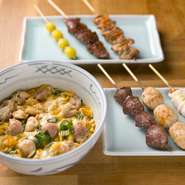 焼き鳥だけではなく、『自家製レバーのパテ』といった一品料理でも奥久慈しゃもの旨さは発揮。割り下を使わずにガラスープで仕立てる『軍鶏親子丼』など、こだわりの食材の魅力を余すことなく堪能できます。