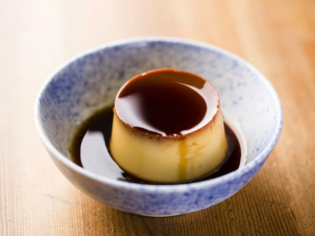 昔ながらのしっかりとした食感に濃厚な味が広がる『軍鶏の玉子のプリン』