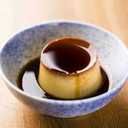 玉子と牛乳、グラニュー糖だけで仕立てる昔ながらのプリン。奥久慈しゃもになるための玉子を使っているため、より濃厚な味わいが楽しめます。