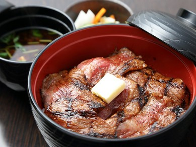 創業以来数々の食通たちをもうならせてきた逸品『赤坂名物ビフテキ丼』