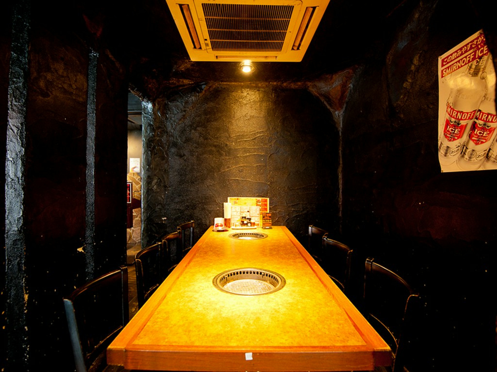 黒を基調とした店内は、落ち着く雰囲気です