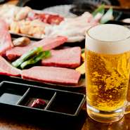コース料理には、時間制限2種類の飲み放題を付けることができます。焼肉にはかかせない韓国のお酒・マッコリも入って、90分間飲み放題は驚きの1000円です。