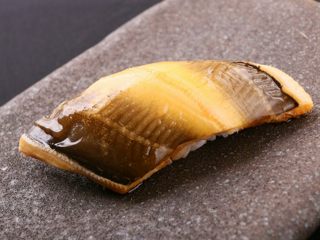 ふっくらとした柔らかな身が口の中で溶けてゆく『穴子』