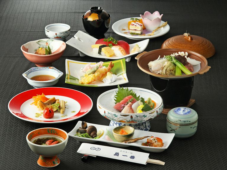 美しく洗練された季節の宴会コース3000円〜で忘年会