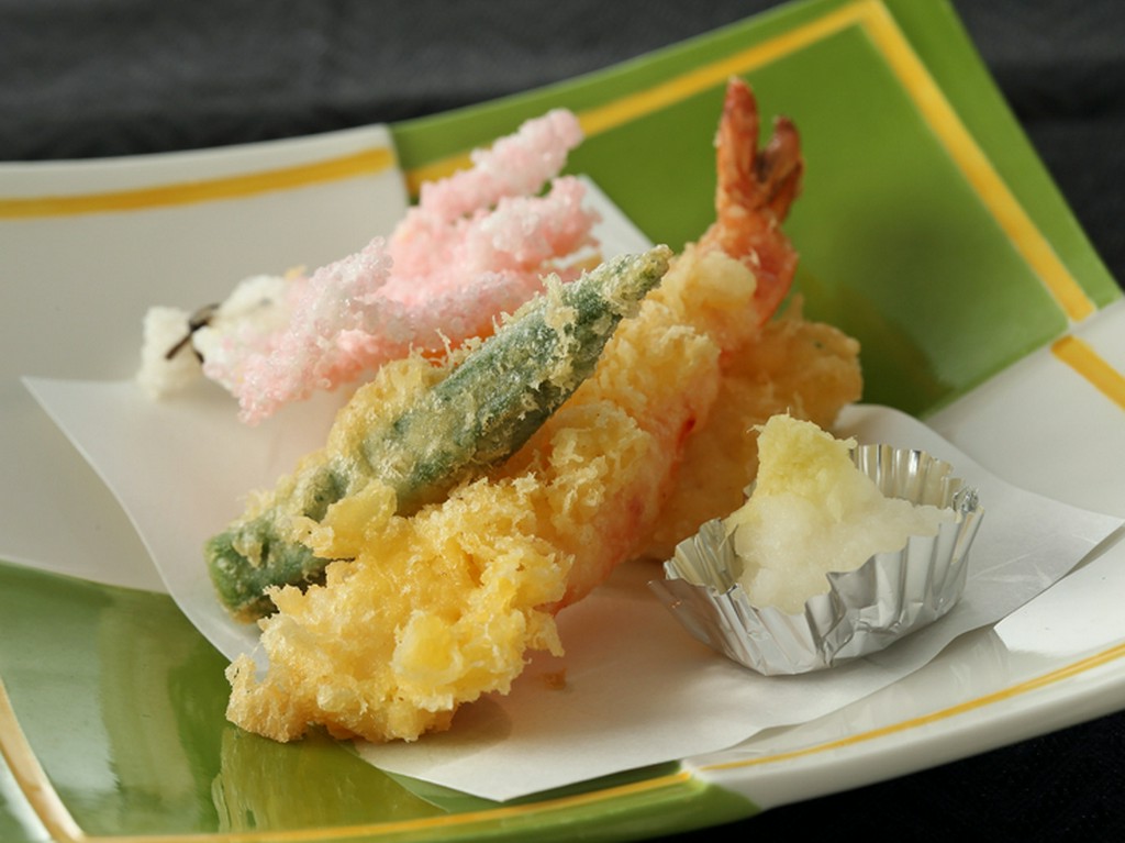 油のキレも素晴らしく心地良い食感を楽しめる「天ぷら」