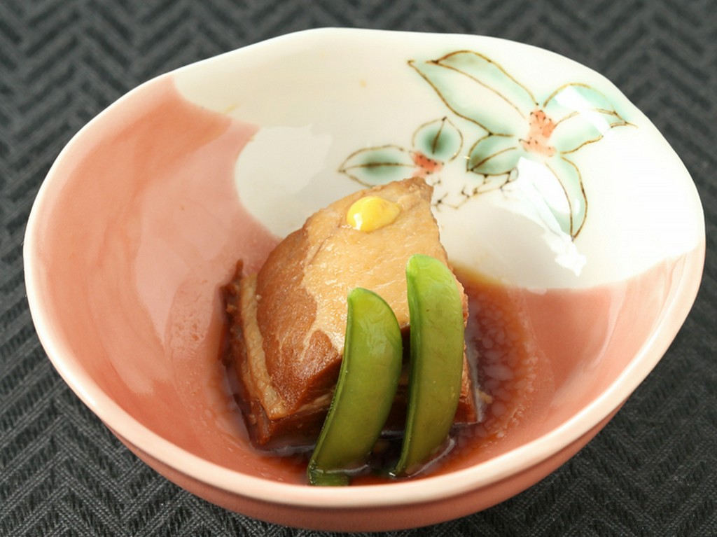 時間をかけてしっかりと味が染み込んだ「角煮」