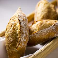 北海道産小麦が香ばしい『手捏ね低温長時間熟成バゲット』