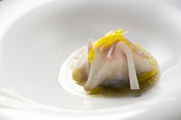 温かい前菜より『ボタン海老と白子のリゾット昆布と山葵風味』