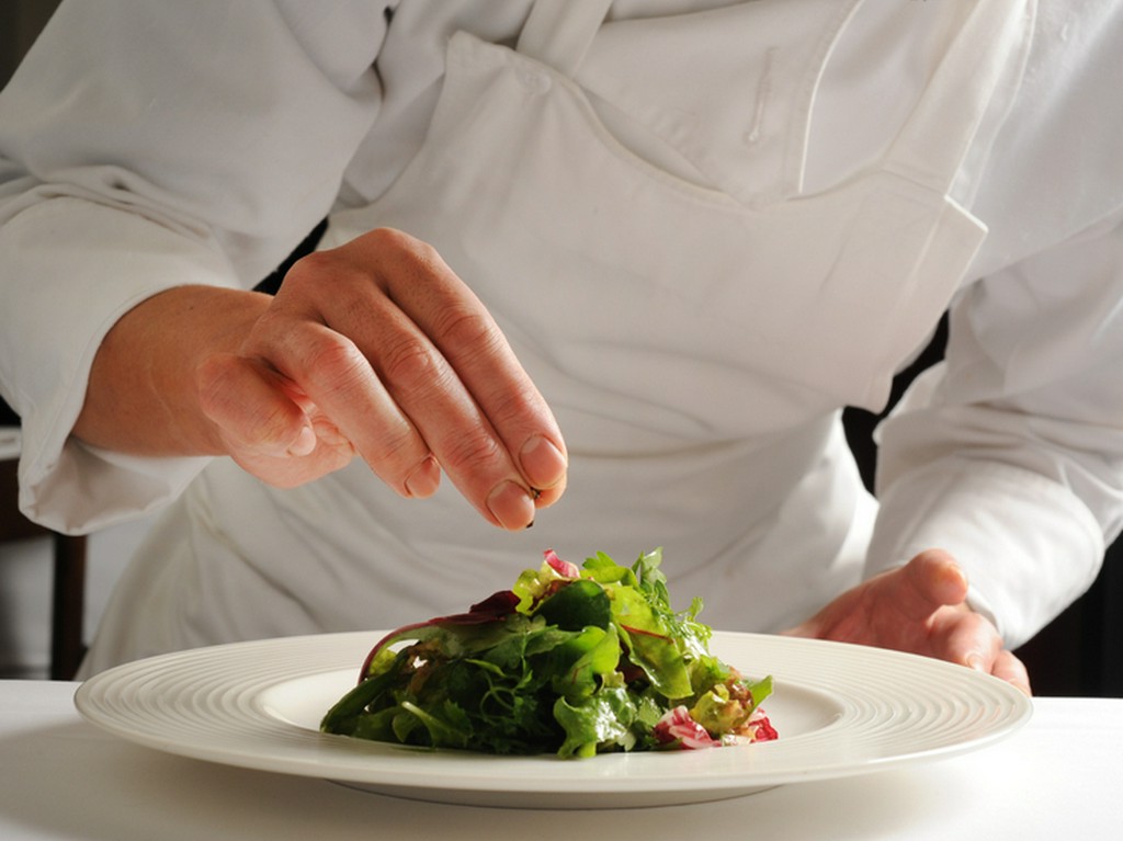 味にこだわる、気の置けない仲間との食事に