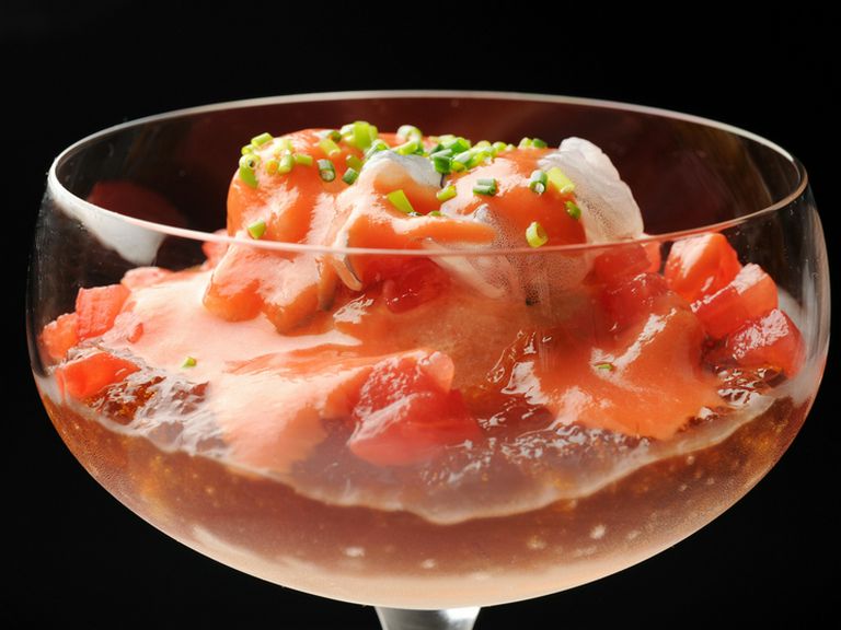 『トマトのバヴァロア 生エビ添え』