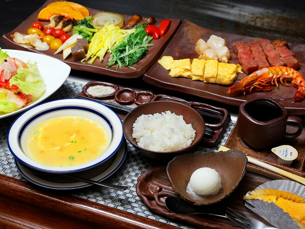 前菜から珈琲まで美味しいもの盛り沢山のコース料理です！