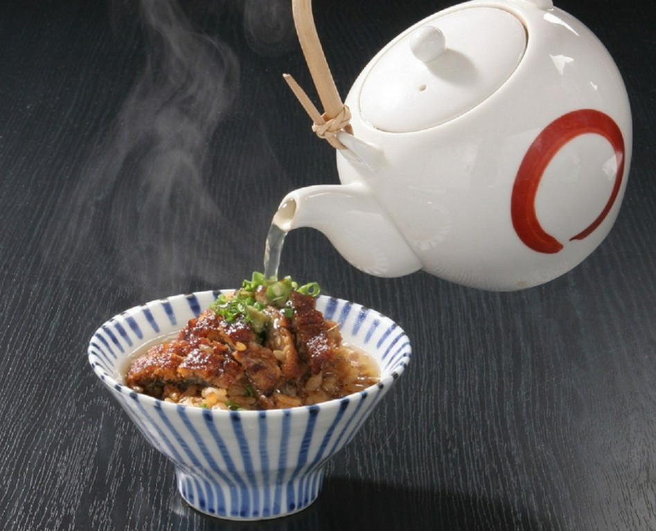 お茶漬けのお茶を熱々のタイミングで提供する細心の心配り