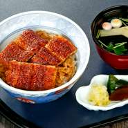 鰻の量：3切れ
ごはんの量：200g
吸物を肝吸に変更して　3,600円
季節のミニサラダとセットで　3,850円
うまきハーフとセットで　4,300円