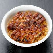 鰻の量：約2/3匹
ごはんの量：300g