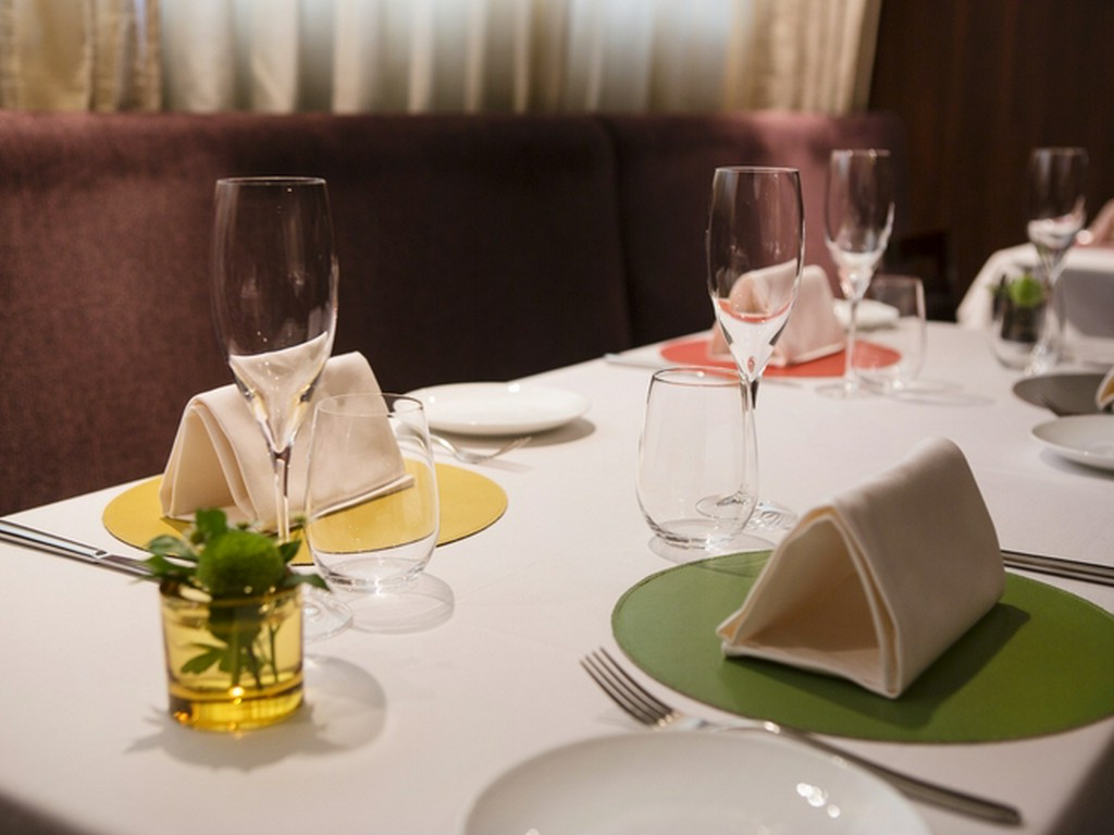 使いやすさを追求したシンプルデザインの食器