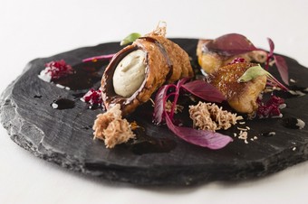 ほろ苦いコーヒーと濃厚なフォアグラの『コーヒーフォアグラのカンノーリ』