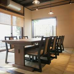 大切な接待にも利用できる、落ち着きと開放感の共存する個室