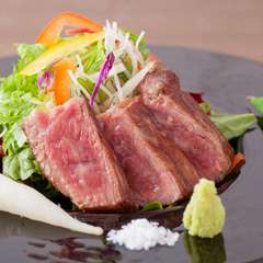 地元が誇る黒毛和牛を、あっさりわさびポン酢でいただく『和風ステーキ』