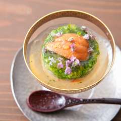 旬の食材を使った『先付』は、素材の旨みをいかして