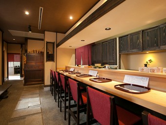 女子会やデートなど、あらゆるシーンで利用できる落ち着ける店