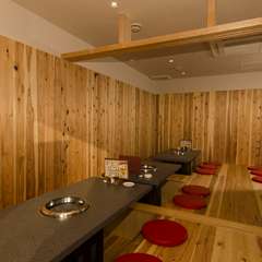 匂いや煙が気にならない、炭火の「無煙ロースター」を使用