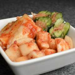 本場仕込みのフルーティーな味わい『キムチ盛り合わせ』