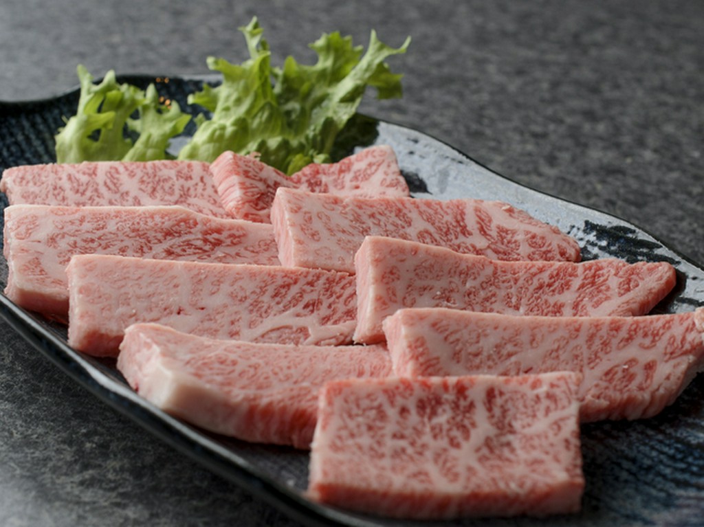 見事に入った霜降りが見た目にも美しい『上カルビ』