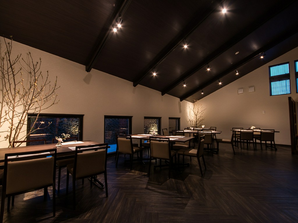 落ち着いた雰囲気の中で優雅な食事を