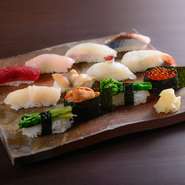 おまかせで、新鮮な食材を活かした寿しを届けてくれます。一貫ものもどうぞ。