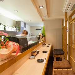 美味しい料理を肴に会話が弾む