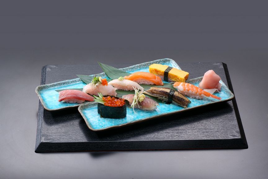 その日の選りすぐりの魚で握る『お任せにぎり盛り（七貫）』