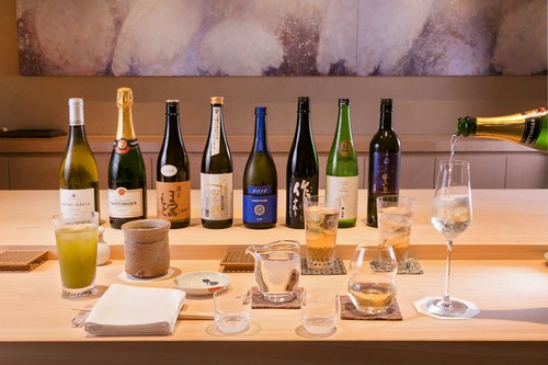 日本酒はもちろん、ワインなども幅広くご用意。
