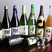 全国各地の銘柄が揃う日本酒。限定品から希少な銘柄まで、さまざまな味わいを楽しめます。1合から注文ができるので、産地による違いを飲み比べする楽しみも。鮮魚の刺身と共に、お気に入りの銘柄で乾杯。