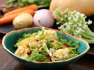 瑞々しさを五感で味わう、色彩豊かな無農薬野菜