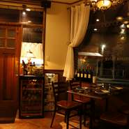 本格イタリアンを肩ひじ張らず楽しんでいただくことが私の使命。気兼ねなくゆっくり過ごしていただけるよう、本場の大衆食堂のような空間づくりを心がけました。また、価格もリーズナブルに設定しています。