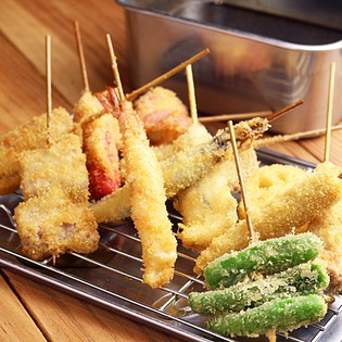 油にも衣にもこだわったサクサクの『串カツ』