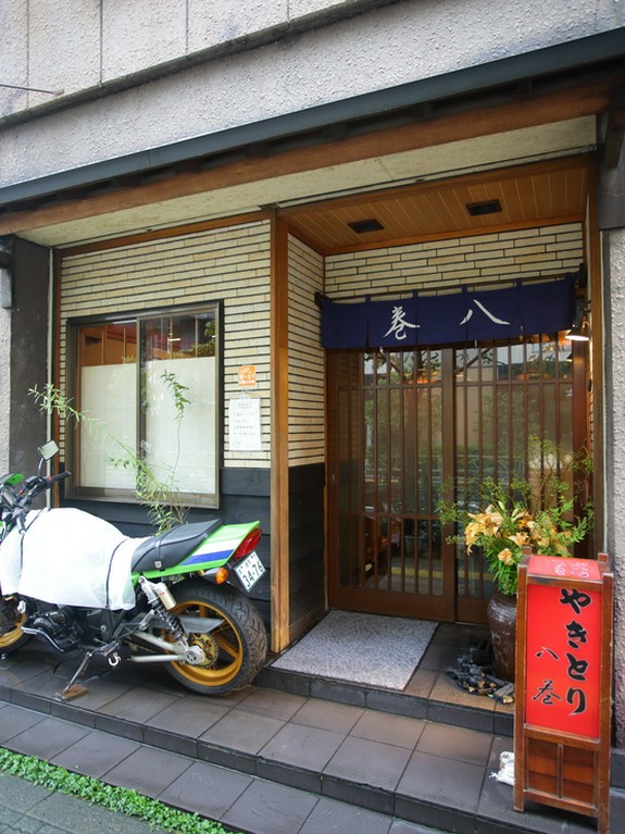 ご家族でわいわいとテーブルを囲めるお座敷があります