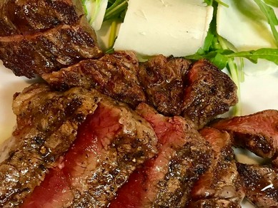 落ち着いた大人の雰囲気で二人の時間を