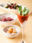 野菜料理を中心とした前菜取り合わせ。
ワインと合わせてお楽しみください! 1人前3740円(1テーブルみなさまで承ります)