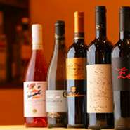 都内随一を誇るプーリアワインを取り揃えております。
お好みの味わいやお食事に合わせておすすめいたしますので、気軽にご相談ください。